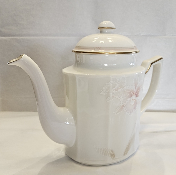 "Imperial Blossom" teapot by Noritake. - Picture 4 of 16